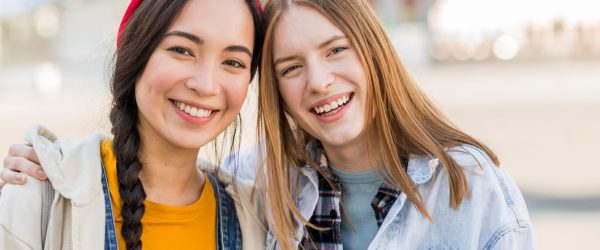 front-view-smiley-girlfriends_23-2148576755